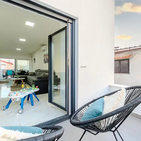 Midi Apartment Vir