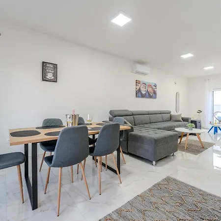 Apartamento Dalmara Milki