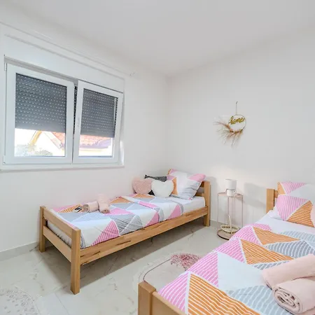 Apartamento Dalmara Milki Vir