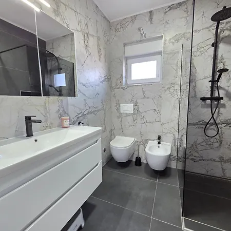 Dalmara Milki Apartamento Vir