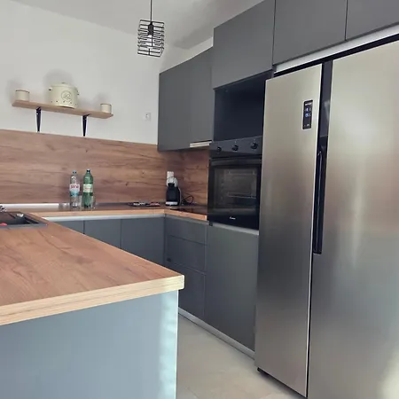 Dalmara Milki Apartamento Vir