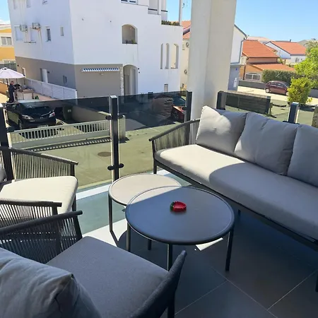 Dalmara Milki Apartamento *